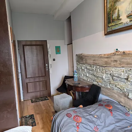 Apollo Apartment *