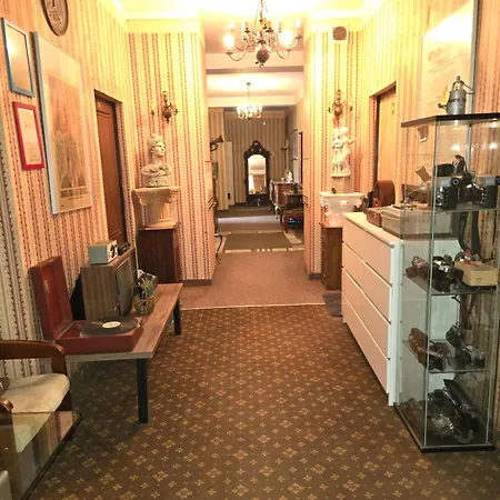 Apollo Apartment *